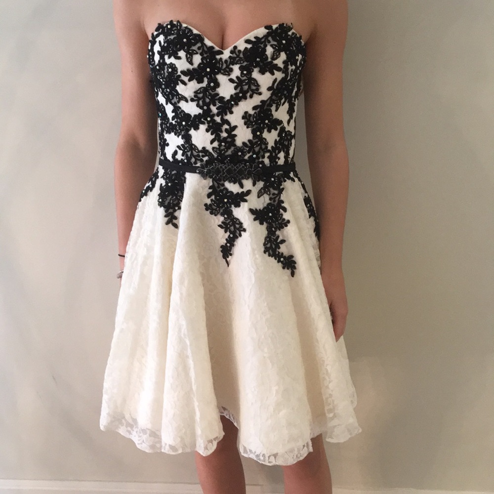 Le Château lace dress
